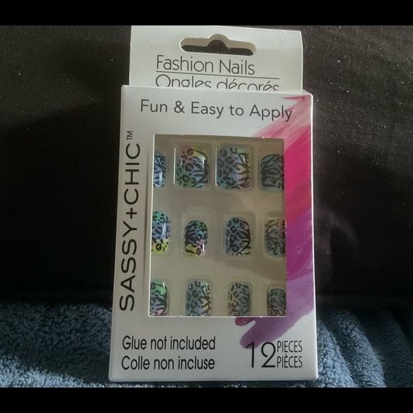 Sassy & Chic Easy to Apply 1/2 Leopard, 1/2 Zebra & Part Ombré Fingernails - Picture 2 of 3